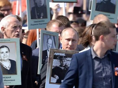 В. Путин на акции "Бессмертный полк". Москва, 9.5.15. Фото: kremlin.ru